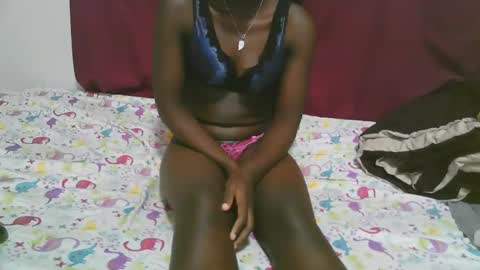 lora_amor online show from October 31, 2025, 10:00 pm