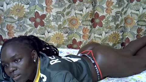 Snapshot of lora_amor chatting on June 11, 2026, 5:44 pm lora_amor online show from June 11, 2026, 5:44 pm