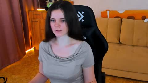 Snapshot of lora_cain chatting on December 7, 2024, 1:51 pm Lora Cain online show from December 7, 2024, 1:51 pm