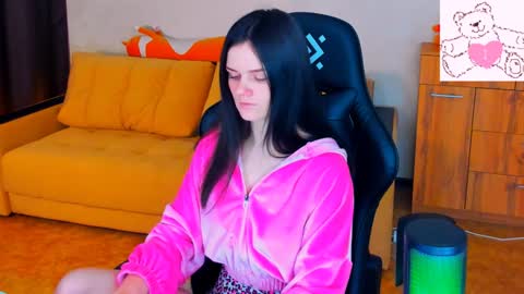 Snapshot of lora_cain chatting on January 20, 2025, 5:26 am Lora Cain online show from January 20, 2025, 5:26 am