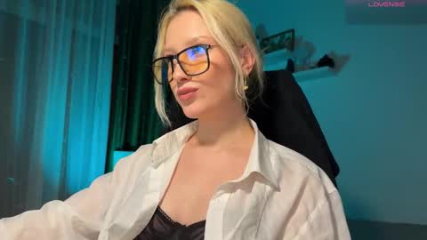 Lora heil online show from January 19, 2026, 1:59 pm