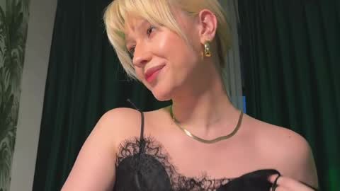 Lora heil online show from April 9, 2026, 3:28 pm