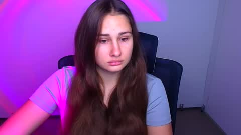 Lora online show from October 3, 2025, 7:05 am