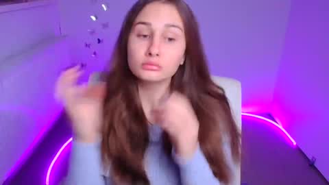 Lora online show from October 6, 2025, 5:38 am