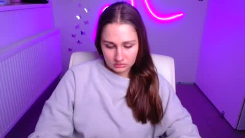 Lora online show from November 1, 2025, 6:26 am