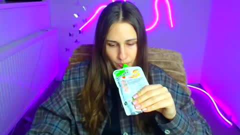 Lora online show from April 13, 2026, 11:37 am