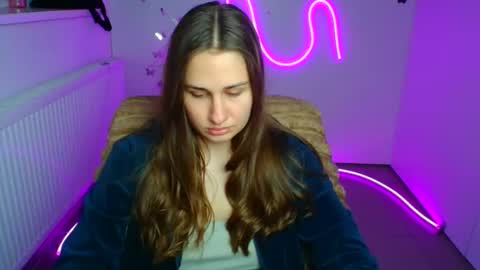 Snapshot of lora_kisses chatting on May 14, 2026, 7:04 am Lora online show from May 14, 2026, 7:04 am