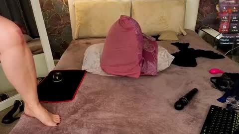 Lora online show from February 21, 2025, 3:21 pm