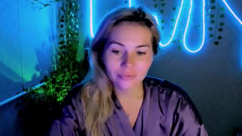 Lora online show from September 23, 2025, 2:36 am