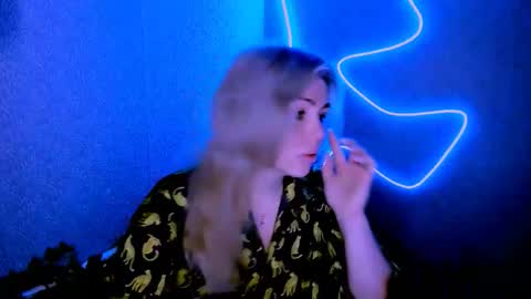 Lora online show from February 25, 2026, 3:05 am