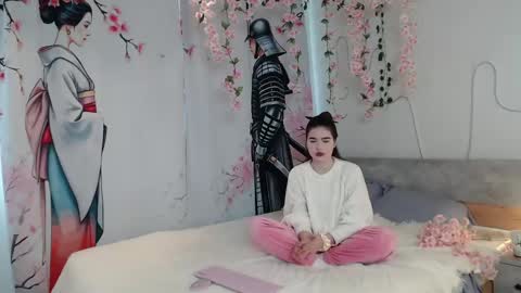 loracutee online show from May 4, 2026, 10:44 am
