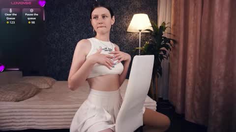 Lora online show from October 11, 2025, 5:17 am