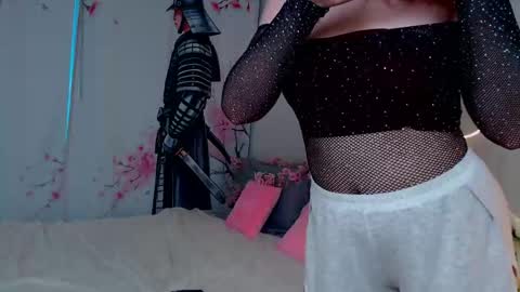 lorafisher online show from May 9, 2026, 4:23 pm