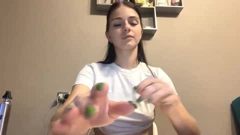 Snapshot of loreeluben chatting on September 18, 2025, 1:13 pm Olivia online show from September 18, 2025, 1:13 pm