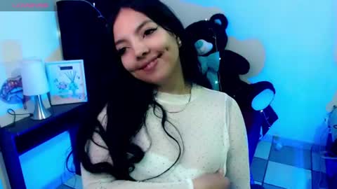 Snapshot of loren_44tits chatting on July 7, 2026, 6:45 pm Loren online show from July 7, 2026, 6:45 pm