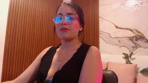 Loren online show from April 20, 2026, 3:20 am