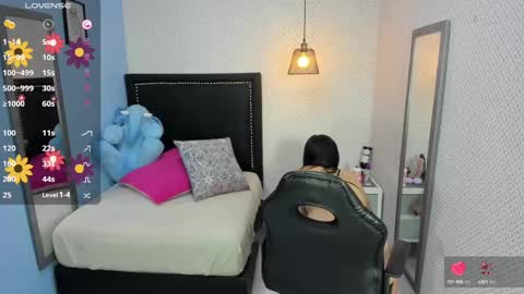 lorenadavies online show from February 5, 2025, 12:17 pm