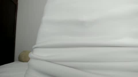 lorenita_gat online show from July 1, 2026, 1:13 pm