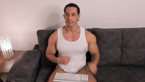 Snapshot of lorenzo_ferrec chatting on March 2, 2025, 12:42 am Lorenzo F online show from March 2, 2025, 12:42 am