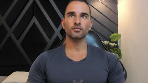  L O R E N Z O  Thumbs Up help  online show from January 10, 2025, 5:34 pm