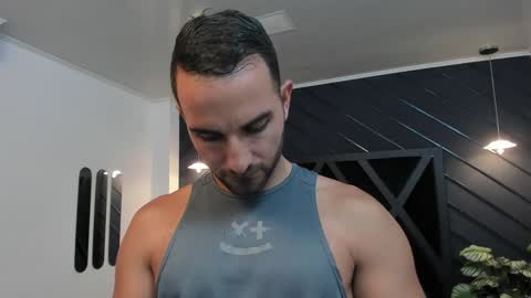  L O R E N Z O  Thumbs Up help  online show from January 14, 2025, 5:23 pm