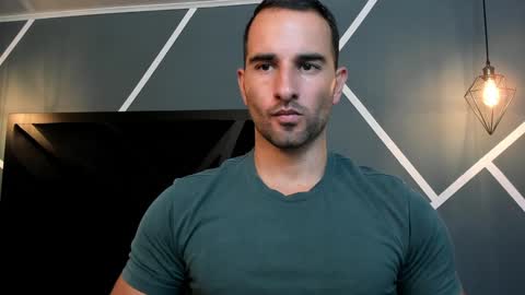  L O R E N Z O  Thumbs Up help  online show from January 20, 2025, 5:48 pm