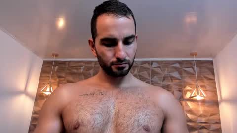  L O R E N Z O  Thumbs Up help  online show from February 14, 2025, 5:46 pm