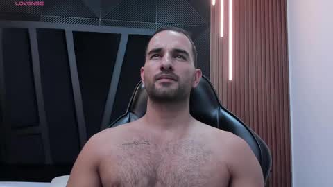  L O R E N Z O  Thumbs Up help  online show from March 12, 2025, 8:20 pm