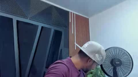  L O R E N Z O  Thumbs Up help  online show from October 13, 2025, 5:35 pm