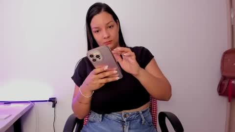 Snapshot of loreth_jw chatting on June 25, 2026, 5:39 pm Queen Loreth online show from June 25, 2026, 5:39 pm