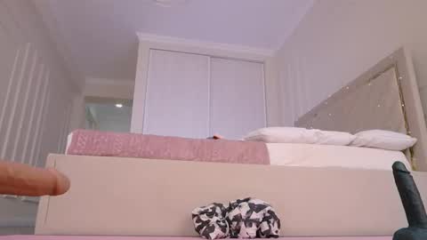 Snapshot of lori_leen chatting on September 10, 2025, 6:57 am Leyla  online show from September 10, 2025, 6:57 am