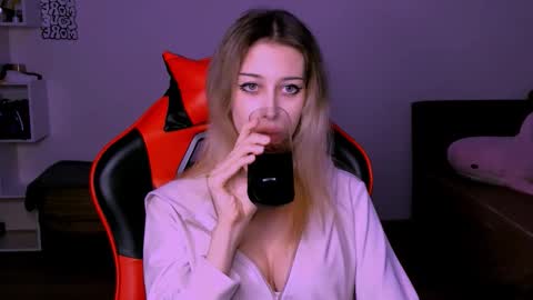 Lori online show from October 18, 2025, 6:30 pm