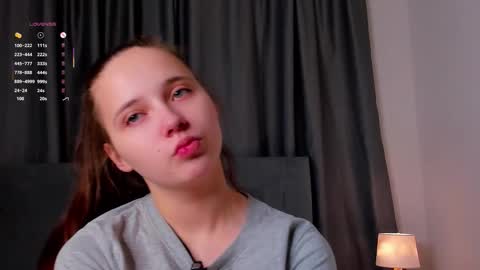 Mia online show from November 2, 2025, 1:13 pm