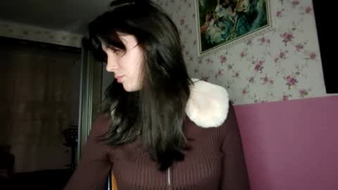 Kira online show from November 14, 2025, 3:44 pm