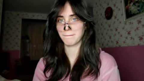 Kira online show from November 18, 2025, 3:38 pm