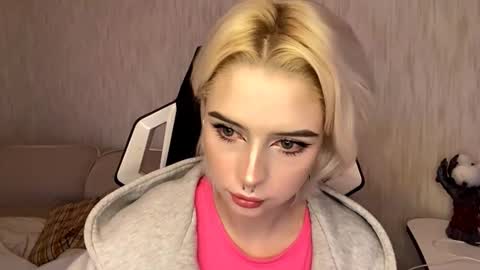 Isabel online show from November 23, 2025, 5:40 am