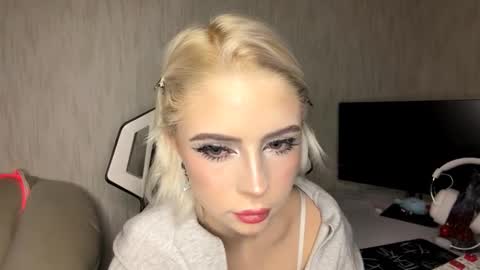 Isabel online show from December 1, 2025, 5:12 am