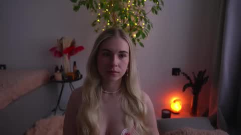 Lorrie online show from September 14, 2025, 9:19 am