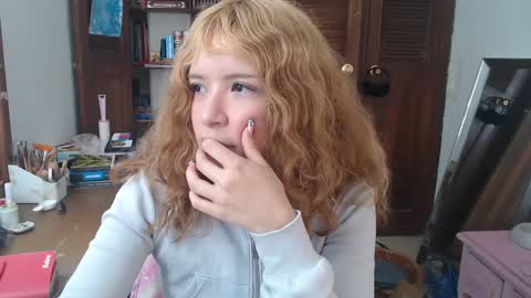 nefisa nef online show from September 26, 2025, 3:27 pm