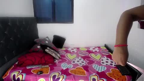 lou_anna02 online show from November 4, 2025, 10:20 pm