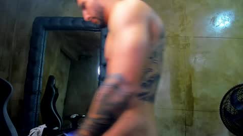 Snapshot of louis_connor chatting on March 7, 2025, 2:25 am Louis online show from March 7, 2025, 2:25 am