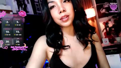 Snapshot of louisassy chatting on April 22, 2026, 12:18 pm Louisa online show from April 22, 2026, 12:18 pm