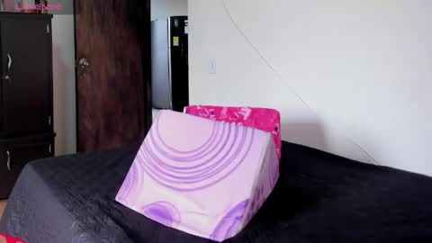 Mi lu online show from April 11, 2026, 2:10 pm