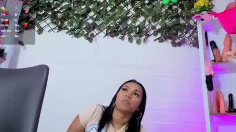 Snapshot of louise_nails chatting on May 24, 2026, 1:27 pm LouIse online show from May 24, 2026, 1:27 pm
