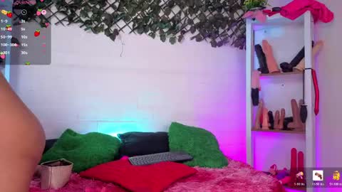 Snapshot of louise_nails chatting on May 26, 2026, 1:29 pm LouIse online show from May 26, 2026, 1:29 pm