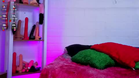 Snapshot of louise_nails chatting on June 9, 2026, 6:19 pm LouIse online show from June 9, 2026, 6:19 pm