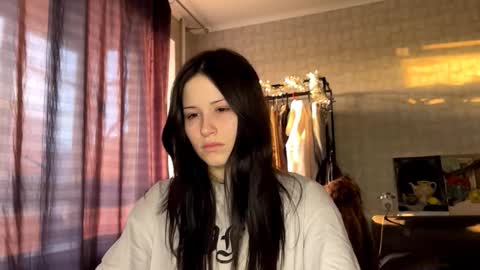 Elfie online show from March 12, 2026, 4:13 pm