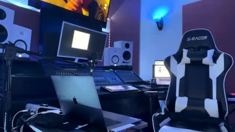 Prynce online show from March 9, 2025, 8:31 pm