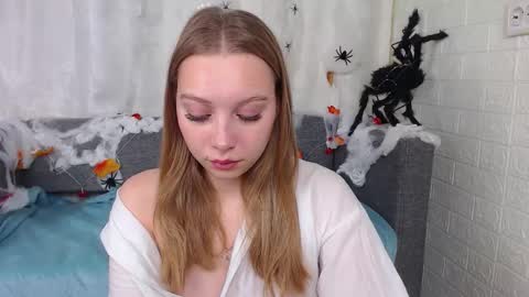 love bella  online show from October 20, 2025, 12:11 am