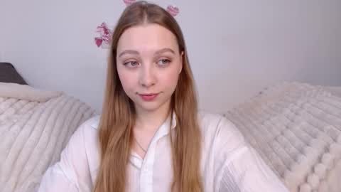 love bella  online show from March 13, 2026, 12:17 am